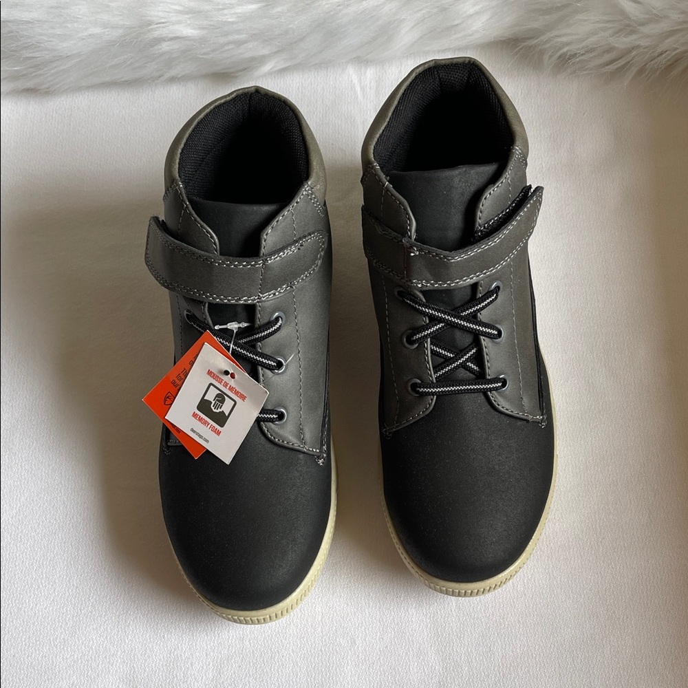 Deer Stags Niles Boys Black/ Gray Ankle Boots Size 4M. Brand New Without box.